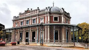  ??  ?? The Pavillon des Petits Jeux is one of several belle epoque structures that combine iron and glass in Spa, Belgium, at the Parc de Sept Heures — so named because bathers would often stroll here at the end of the day on the advice of doctors.