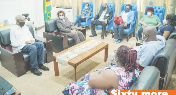  ?? (Ministry of the Presidency photo) ?? President David Granger (seated left) meets with Chairman of the Guyana Elections Commission Justice (ret’d) Claudette Singh (second left) , Chief Election Officer, Keith Lowenfield and his Deputy, Roxanne Myers along with other senior staff of the Commission.