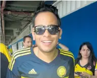  ??  ?? El cantante Orlando Liñán, quien encarnó a Diomedes Díaz en la televisión, también apoyó a la Selección.