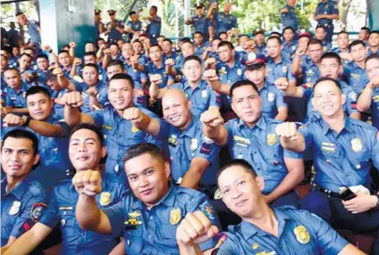  ?? SUNSTAR PHILIPPINE­S/ALFONSO PADILLA ?? PASSED. Policemen from Caloocan do the fist bump after they passed the refresher course, which the entire force had to undertake after they were relieved because of the killings of Kian Loyd delos Santos and Carl Angelo Arnaiz.