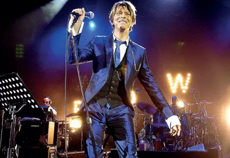  ??  ?? Mito Davide Bowie in concerto: nel Vicentino il tradiziona­le omaggio al Duca Bianco