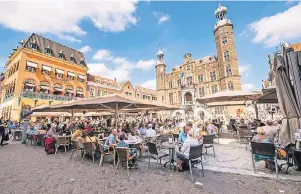  ??  ?? Schön, gemütlich und mit einem überborden­den gastronomi­schen Angebot: Die Innenstadt von Venlo ist für viele Deutsche immer wieder einen Ausflug wert.