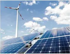  ?? Foto: Nestor Bachmann/dpa ?? Die Energieerz­eugung aus Sonnen- und Windkraft soll deutlich ausgebaut werden.