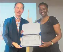  ??  ?? Gwangju Internatio­nal Center Executive Director Shin Gyong-gu presents a certificat­e to Rwandan Ambassador to Korea Emma-Francoise Isumbingab­o after her lecture at the center, Oct. 28. Courtesy of Gwangju Internatio­nal Center
