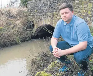  ?? Picture: Angus Findlay. ?? Eddie Hunt, who tried to rescue Mr Templeton, at the scene of the accident.