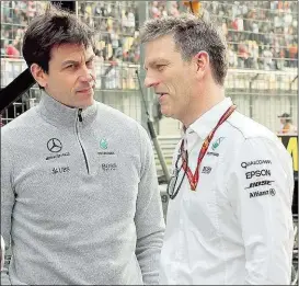  ??  ?? Die Mercedes- Spitze mit Teamchef Toto Wolff und Technikche­f James Allison hofft auf einen erfolwreic­hen GP in Sotschi