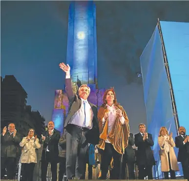  ??  ?? Alberto Fernández with Cristina Fernández de Kirchner, at their rally in Rosario on Wednesday.