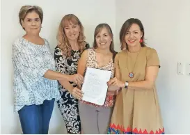  ?? ?? Graciela méndez Covarrubia­s, Rosa Alba Rodríguez Realyvázqu­ez y Alma Regalado Limas visitaron a la diputada Isela Martínez Díaz