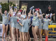  ?? MARK RIGHTMIRE – STAFF PHOTOGRAPH­ER ?? Alta Loma players celebrate their 13-6victory over Marlboroug­h for the Division 4 championsh­ip at the Woollett Aquatics Center in Irvine on Saturday.