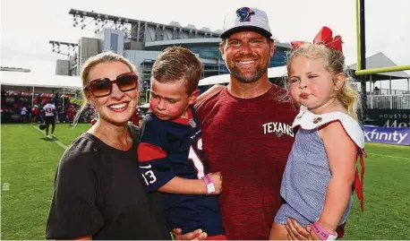  ?? Houston Texans photos ?? James Liipfert poses with his wife, Lacy, whom he met during a scouting trip, and their two children, James IV and Campbell.