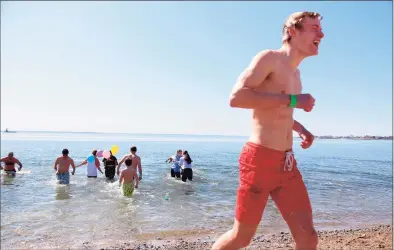  ?? Jarret Liotta / For Hearst Connecticu­t Media ?? Lachlan McLaren, 17, of Darien is all smiles after a chilly dung in the water.