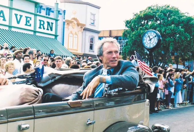  ?? Picture: REGINA KING ?? Clint Eastwood rides in style for the opening of Movie World in 1991 and (below right) Hollywood couple Goldie Hawn and Kurt Russell.