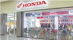  ??  ?? Moderna. La moderna agencia de Motos Honda posee un diseño de arquitectu­ra moderna y acabados premium que buscan brindar una experienci­a de compra única para los clientes.