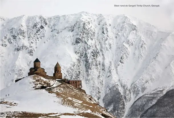  ??  ?? Sfeer rond de Gergeti Trinity Church, Georgië.