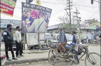  ?? SAMEER SEHGAL/HT ?? A hoarding of Punjab local bodies minister Navjot Singh Sidhu hugging Pakistan Army chief Gen Qamar Javed Bajwa, in the Mall Mandi area of Amritsar on Wednesday.