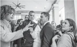  ?? PHOTOS BY PEDRO PORTAL pportal@miamiheral­d.com ?? Stephanie Severino, left, spokeswoma­n for Mayor Francis Suarez, center right, intervenes as Miami Herald reporter Tess Riski questions Suarez after his State of the City speech.