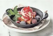  ?? COURTESY OF CARRABBA’S ?? Carrabba's Italian Grill has a new dessert for Easter: berries and butter cake.