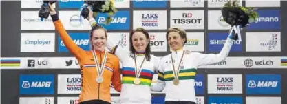  ?? — AFP ?? BERGEN: Gold medalist Netherland’s Annemiek Van Vleuten (C), silver medalist Netherland’s Anna Van Der Breggen (L) and bronze medalist Australia’s Katrin Garfoot react on the podium after the women elite individual time trial at the UCI Cycling Road...