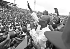  ??  ?? Liberian presidenti­al candidate Alexander Cummings deliver a speech during a campaign rally in Monrovia three days ahead of the country’s elections. — AFP photo