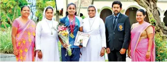  ??  ?? From left: Sandya Wijeweera (Prefect of Games/Vice Principal), Rev. Sr. Umeshika Appuhamy (Deputy Principal), Dilmi Dias, Rev. Sr. Chamila Ann Fernando (Principal), Yukthi Perera (Coach), Nimalka Aponso (Teacher-in-Charge)