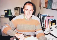  ?? ASSOCIATED PRESS ?? This undated photo shows veteran journalist and author Richard Benke at his desk in Albuquerqu­e. He died June 18.