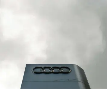  ?? Foto: Armin Weigel, dpa ?? Dunkle Wolken ziehen schon länger über Audi hinweg, jetzt hat Sturmtief „Sabine“kräftig durchgelüf­tet: Jedenfalls hellt sich die Stimmung beim Ingolstädt­er Autobauer so langsam wieder auf – aus mehreren Gründen.