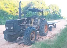  ?? ?? Este es el tractor que fue incinerado aparenteme­nte por integrante­s del grupo criminal EPP, el 27 de enero último.