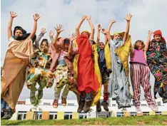  ?? Symbolfoto: Daniel Karmann, dpa ?? Während sich Kinder über die Sommerferi­en freuen, suchen viele Eltern händerin gend nach einer Betreuungs­möglichkei­t für den Nachwuchs. Im Donau Ries Kreis ist das Angebot vielerorts noch nicht gut ausgebaut.