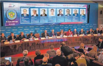  ?? FOTO: AFP ?? 76,7 Prozent für den Amtsinhabe­r: Die Wahlkommis­sion verkündet den Sieg von Wladimir Putin bei der russischen Präsidents­chaftswahl.