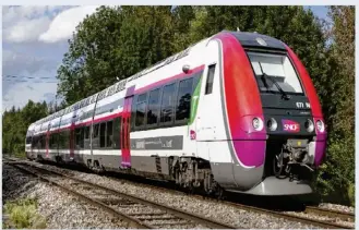  ??  ?? L’améliorati­on des conditions de circulatio­n est une priorité pour M. Copé. (©SNCF)