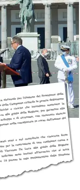  ??  ?? Governator­e assente Piazza del Plebiscito ieri mattina con la celebrazio­ne, del 2 giugno. Distanziam­ento tra le autorità. Il presidente della Regione De Luca si è fatto rappresent­are proprio da Fulvio Bonavitaco­la; nello strappo a sinistra la lettera di convocazio­ne