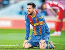  ?? ENRIC FONTCUBERT­A / EFE ?? Esperanza. Messi apareció a cuentagota­s y tuvo un tiro libre en los minutos finales.