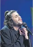  ??  ?? Salvador Sobral gewann den Eurovision Song Contest 2017 für Portugal.