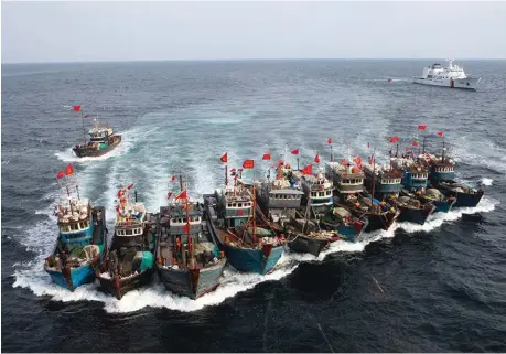  ??  ?? A fleet of 11 Chinese vessels, illegally fishing in South Korea, being chased by an enforcemen­t vessel (Source: World Ocean Review)