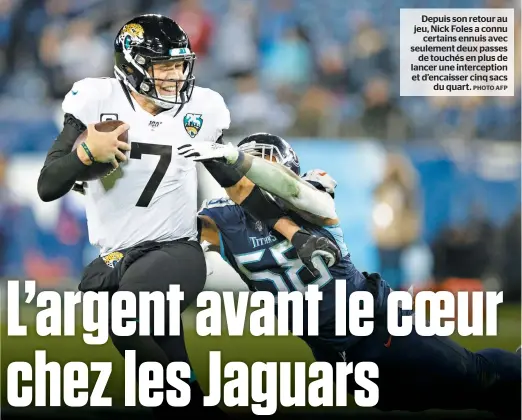  ?? PHOTO AFP ?? Depuis son retour au jeu, Nick Foles a connu certains ennuis avec seulement deux passes de touchés en plus de lancer une intercepti­on et d’encaisser cinq sacs du quart.