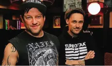  ?? FOTO: STEPHAN EPPINGER ?? Guido und Ingo Knollmann von den Donots beim Kurzbesuch im Kölner Hard Rock Café.