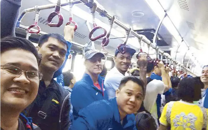  ?? CARLO PAMINTUAN@TWITTER.COM ?? Members, officials and staff of Gilas Pilipinas take a train ride for Changsha, site of the 2015 FIBA Asia Championsh­ip.