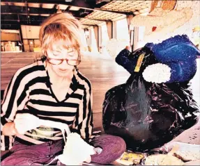  ?? PHIL POTEMPA ?? Cathy Brown worked day and night during the week prior to the 1994 Popcorn Festival Weekend Parade to complete the Hunt-Wesson float, which included a popcorn likeness of Donald Duck.