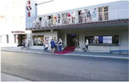  ??  ?? RØD LØPER: Løpere var rullet ut for premieren på Mamma Mia-2 på Kino1 Arendal.