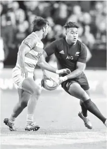  ??  ?? File photo shows New Zealand’s wing Julian Savea running with the ball during the Rugby Championsh­ip match between the New Zealand All Blacks and Argentina at FMG Stadium Waikato in Hamilton. — AFP photo