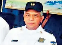  ??  ?? Disparo. El oficial de servicio de la delegación de La Paz, inspector Víctor Manuel Campos, hirió al agente durante un procedimie­nto para lograr la detención del policía.