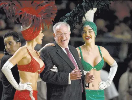  ?? REVIEW-JOURNAL FILE PHOTO ?? Then-Las Vegas Mayor Oscar Goodman jokes with showgirls prior to being introduced during halftime festivitie­s of the 2007 NBA All-Star Celebrity Game at the Mandalay Bay Events Center.