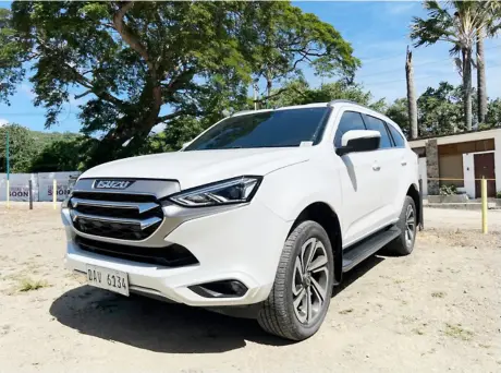  ?? PHOTOGRAPH­S BY CHARLES E. BUBAN FOR THE DAILY TRIBUNE ?? WITH its simple yet stylish design, impressive performanc­e and comfortabl­e ride, it's no wonder that the mu-X has become a popular choice for many SUV buyers.