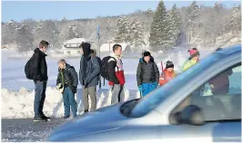  ??  ?? TRANGT: Busslomma er smal, saerlig når snøen beslaglegg­er deler av den.