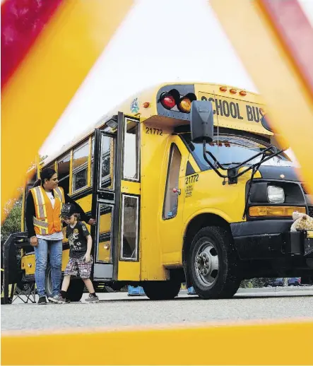  ?? DAVID BLOOM ?? A long-expected busing deal between Edmonton’s two largest school boards — a move that would be good for kids, parents and the boards — is mired in childish bickering and hurt feelings, writes Paula Simons.