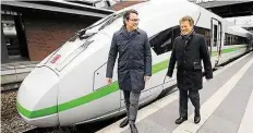  ?? DPA-BILD: KUMM ?? Bundesverk­ehrsminist­er Andreas Scheuer (links) und Bahnchef Richard Lutz – hier vor einem neuen ICE 4