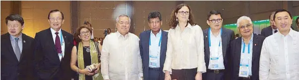  ??  ?? ASEAN BAC members and entreprene­urs together with DTI Sec. Ramon Lopez (fourth from left) and EU Trade Commission­er Cecilia Malmström (sixth from left): Henry Lim Bon Liong (Sterling Group), George Barcelon (PCCI and ASEAN BAC Philippine­s), Tan Sri...