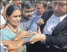  ?? RAJ K RAJ / HT ?? Asha Devi, the mother of the December 16 (2012) gangrape victim, outside the Supreme Court before the verdict on Friday.