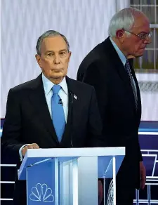  ?? (Afp) ?? Duellanti Mike Bloomberg e, dietro, Bernie Sanders. Entrambi hanno 78 anni