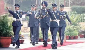  ?? Tashi Tobgyal ?? New Air Chief Marshal Birender Singh Dhanoa takes the guard of honour at the Air Force headquarte­rs in New Delhi on Saturday.